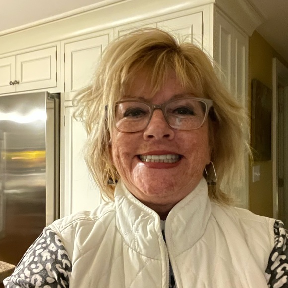 Meet your Posher, Peggie - Picture 3 of 3